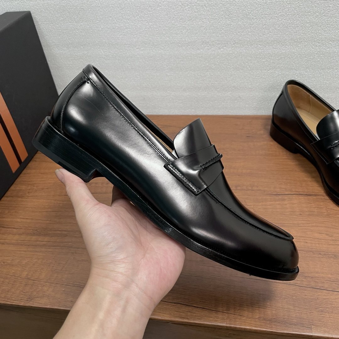 Zegna Black Apron-Toe Loafers — side