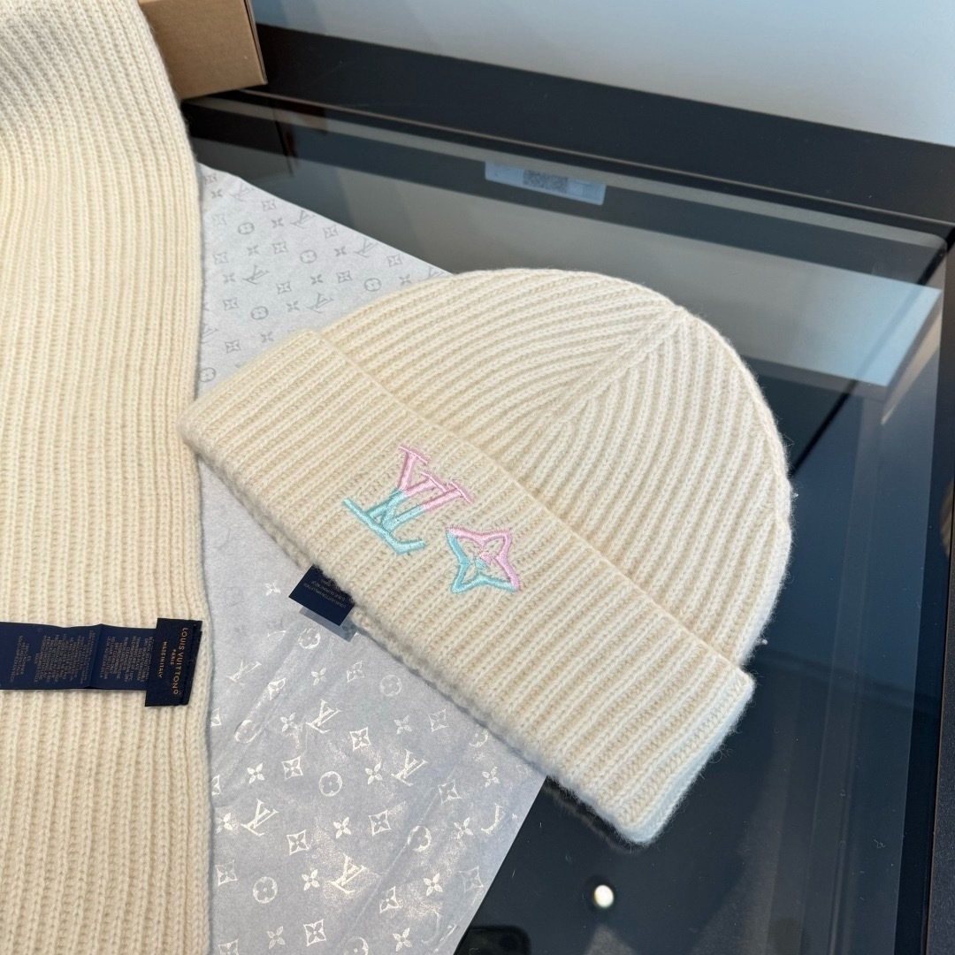 Louis Vuitton Cream Rib-Knit Scarf and Beanie Set — detail