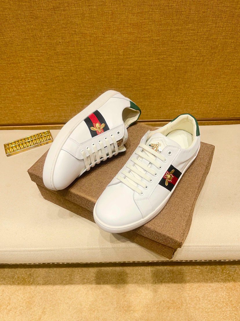 White Stripe Low-Top Sneakers — front