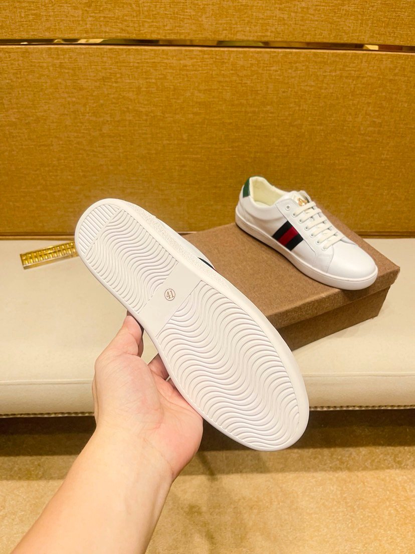White Stripe Low-Top Sneakers — detail