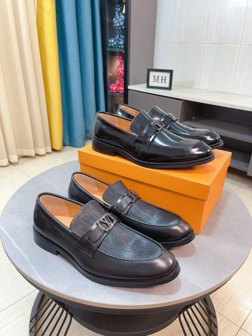 Louis Vuitton Black Textured Buckle Loafers — front