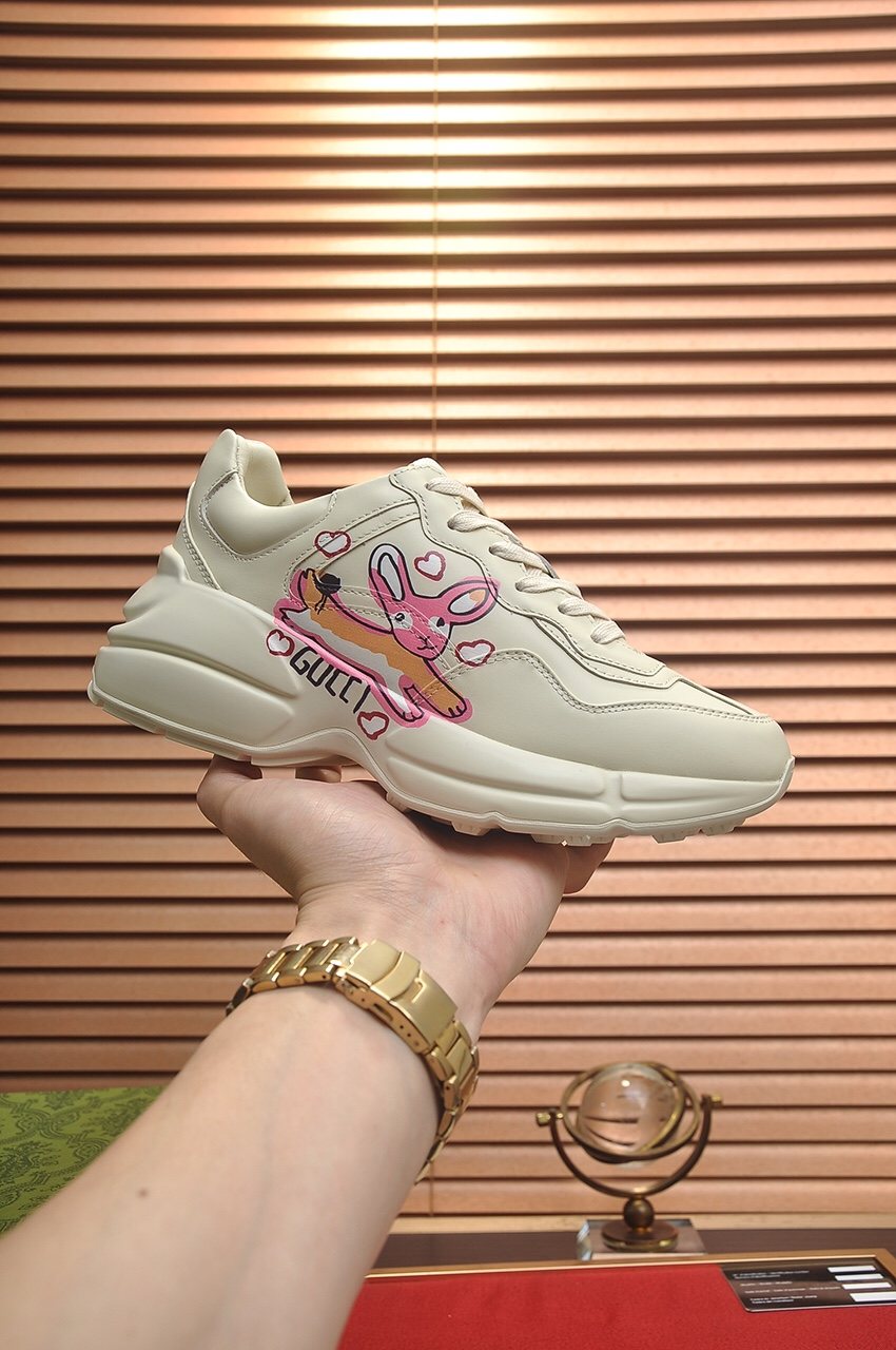 Gucci Cream Graphic Sneakers — front