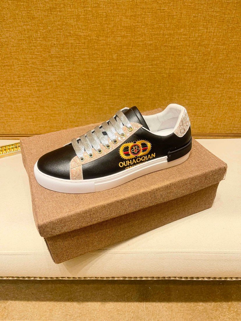 Men’s Emblem Low-Top Sneakers — side