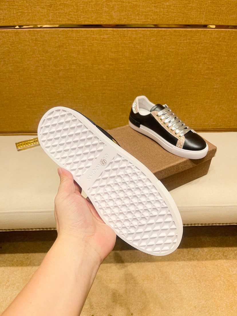 Men’s Emblem Low-Top Sneakers — detail