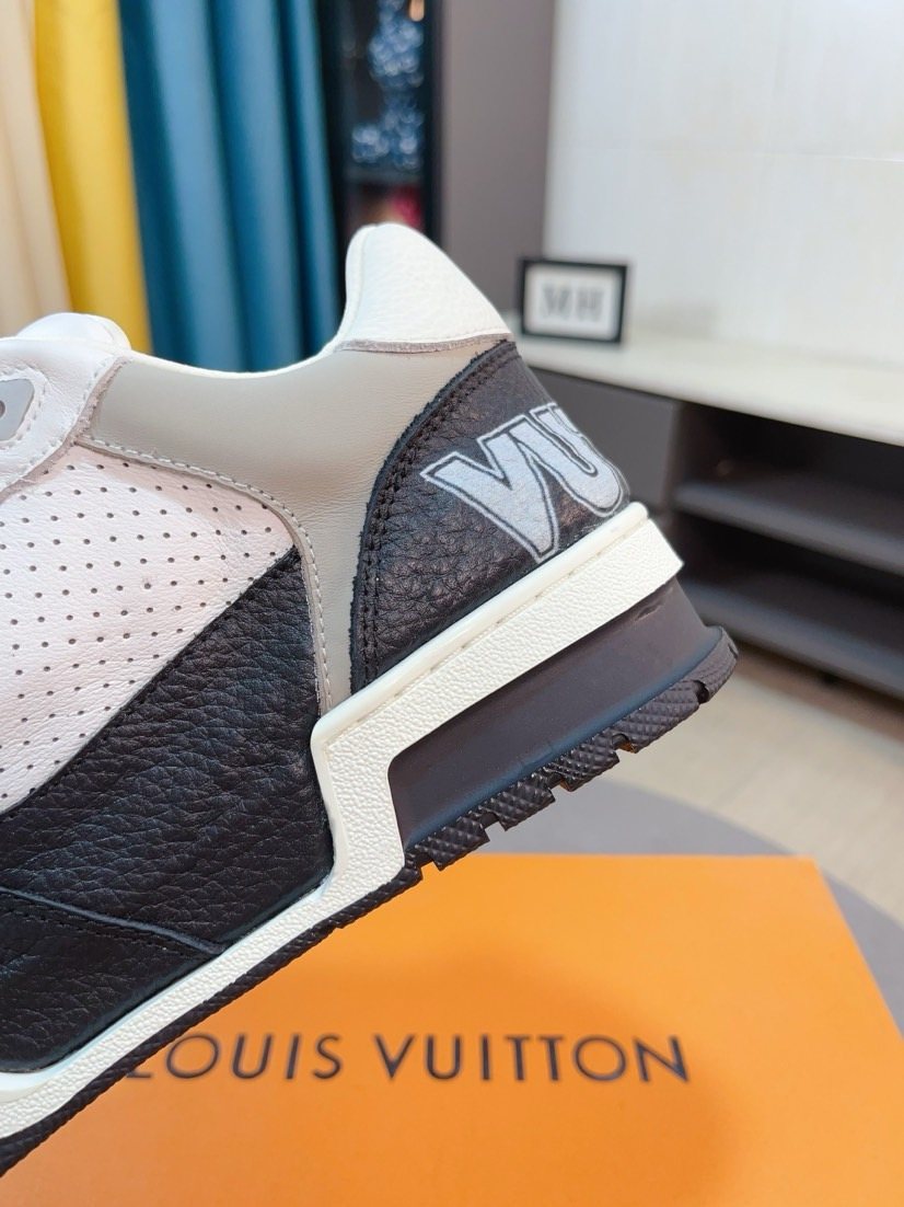 Louis Vuitton Black and White Low-Top Sneakers — detail