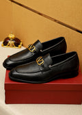 微商相册测试鞋子-Valentino Black V-Hardware Loafers — hero