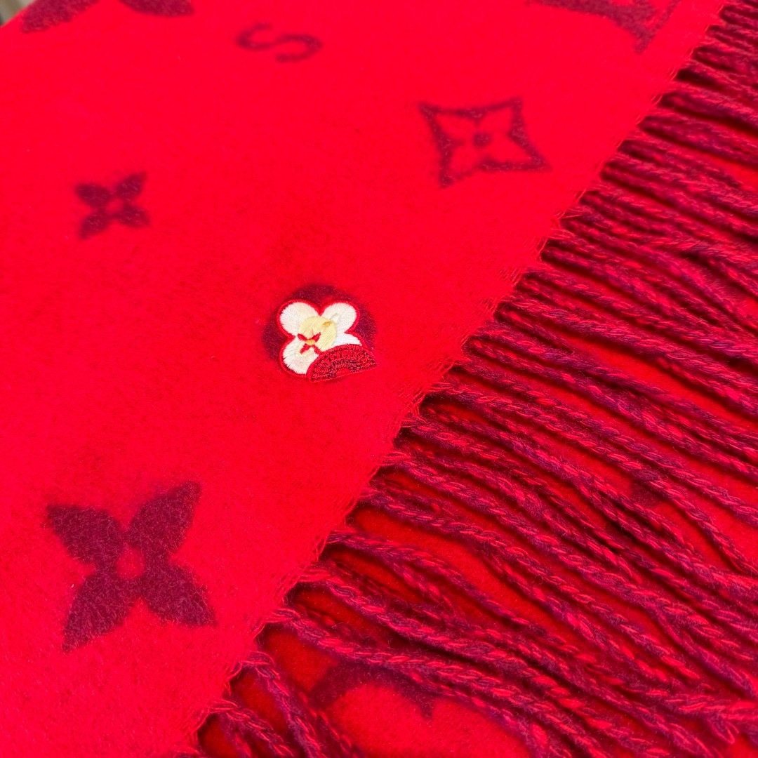 Louis Vuitton Reykjavik 2.0 Red Monogram Scarf — detail