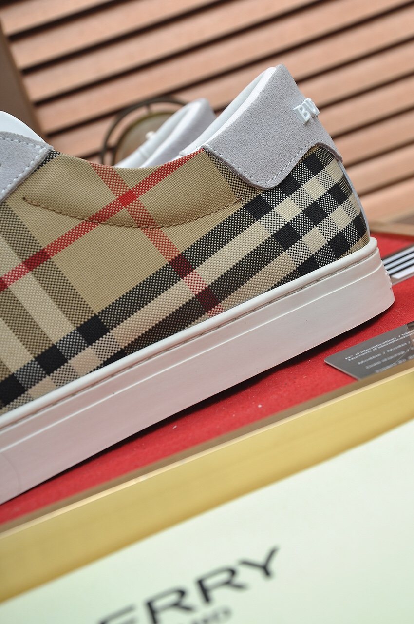 Burberry White and Beige Plaid Low-Top Sneakers — detail