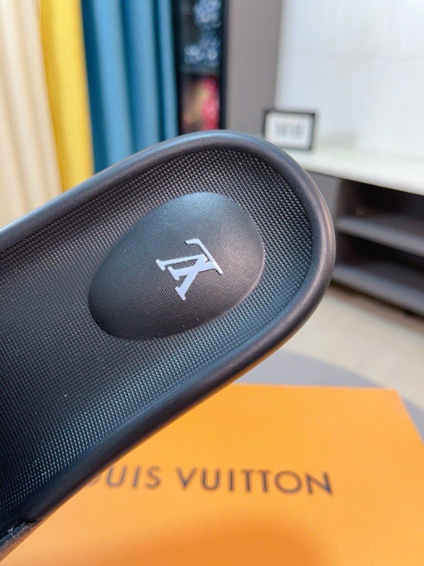 Louis Vuitton Brown and Blue Check Slide Sandals — detail