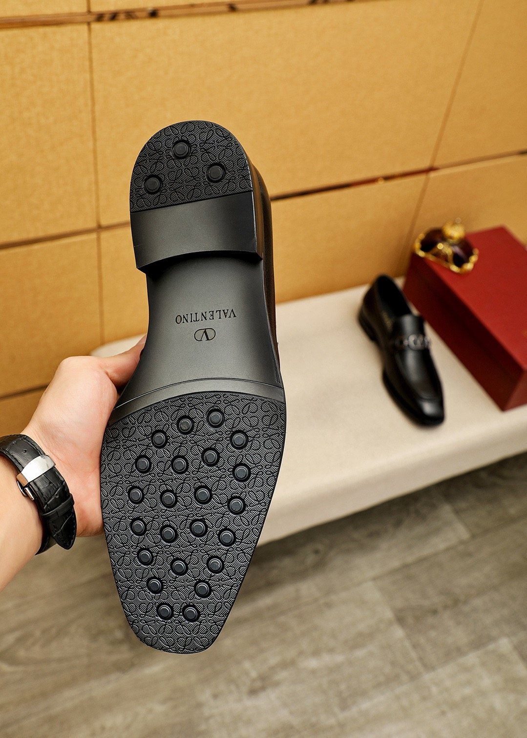 微商相册测试鞋子-Valentino Black Metal-Hardware Loafers — detail