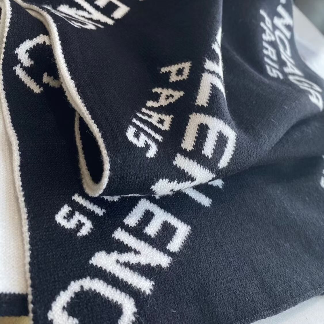 Balenciaga Black & White Knit Scarf — detail