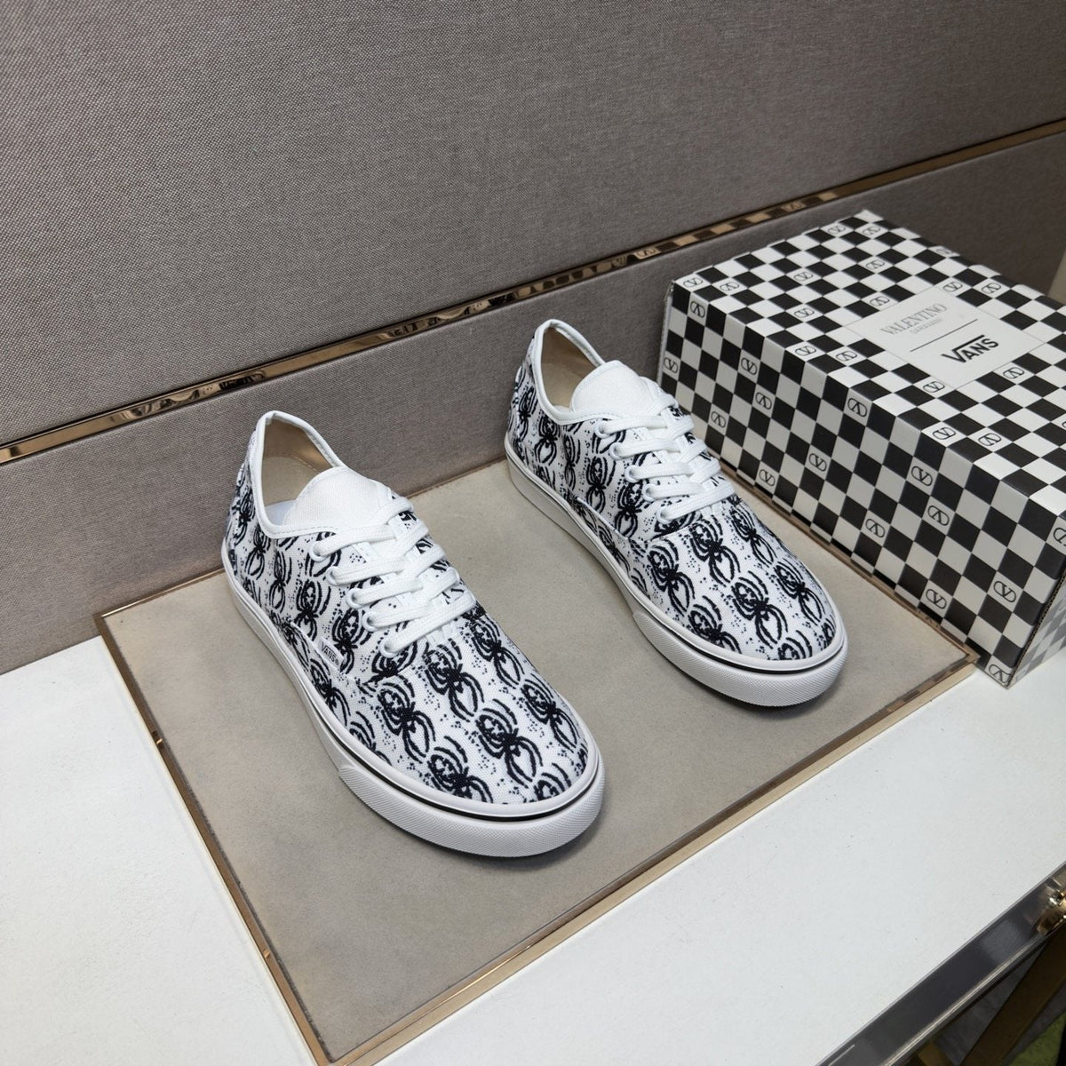 Vans Black Graphic Print Low-Top Sneakers — hero