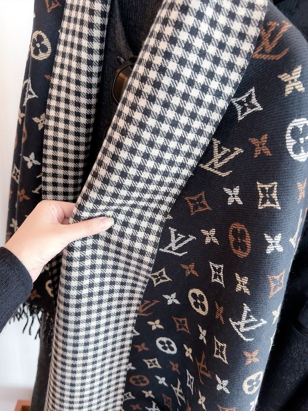 Louis Vuitton Reversible Monogram Scarf — detail
