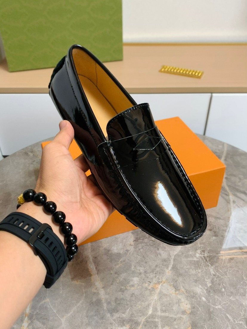 Louis Vuitton Black Leather Loafers — model