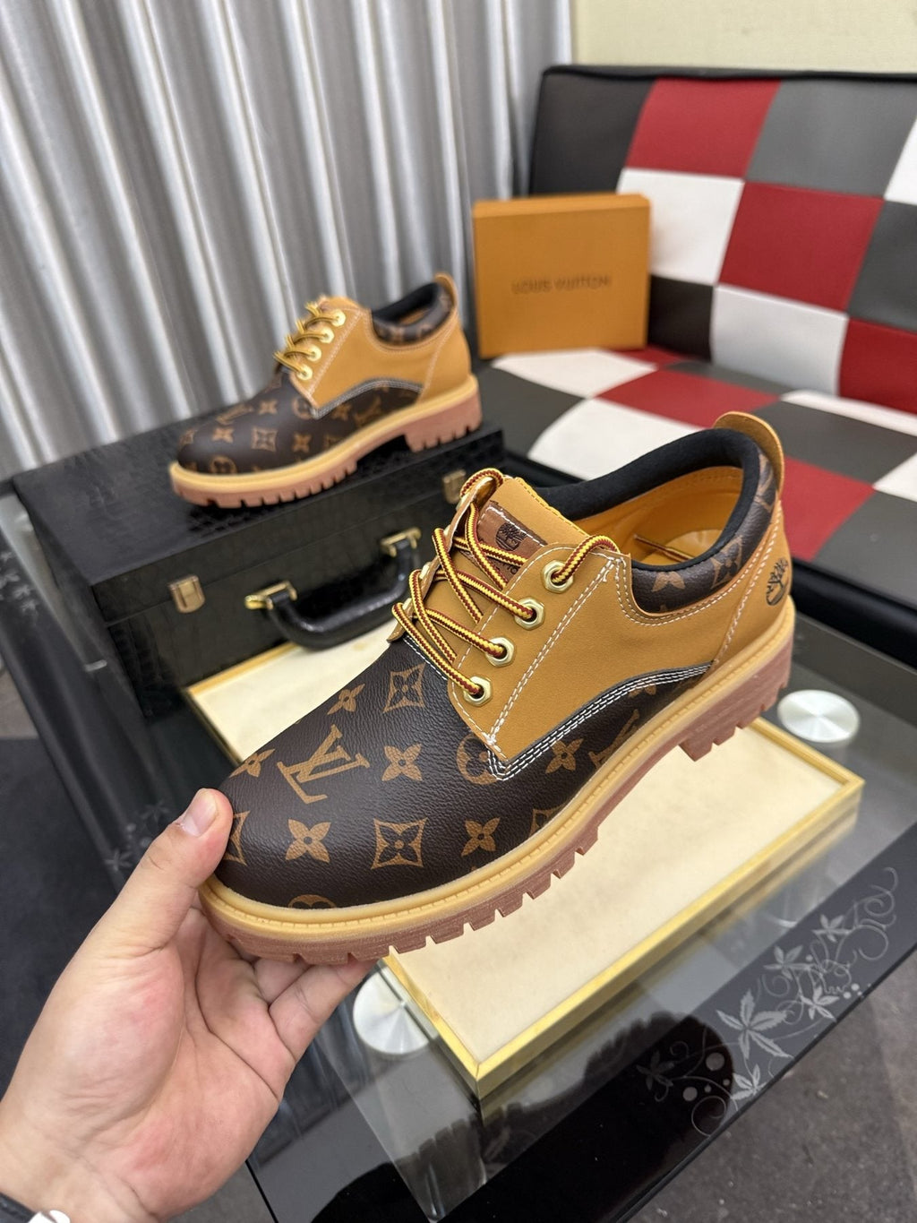 Timberland Tan & Brown Patterned Lace-Up Shoes — model