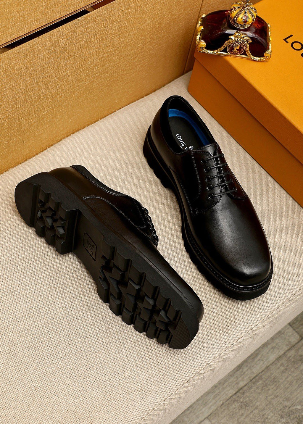 Louis Vuitton Black Lace-Up Business Shoes — front