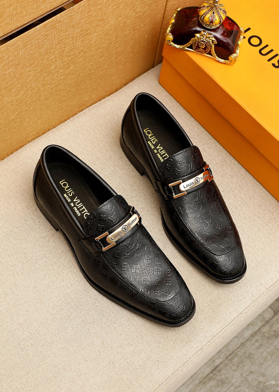 Louis Vuitton Black Textured Buckle Loafers — hero