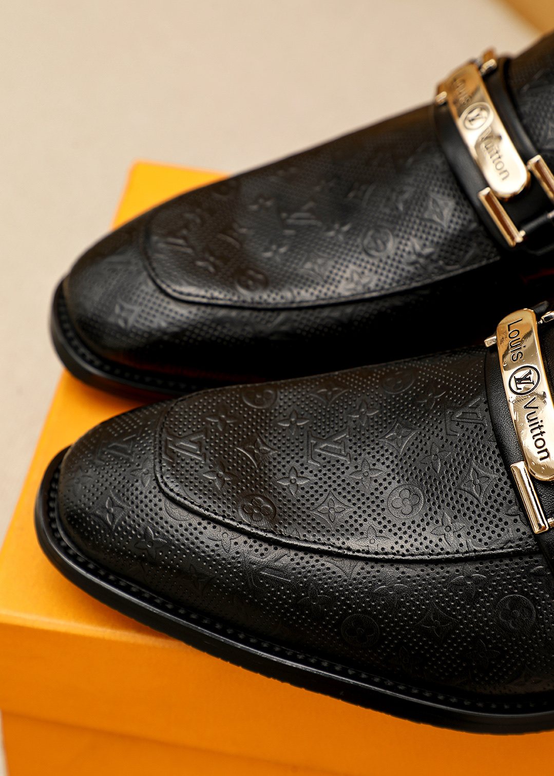 Louis Vuitton Black Textured Buckle Loafers — detail