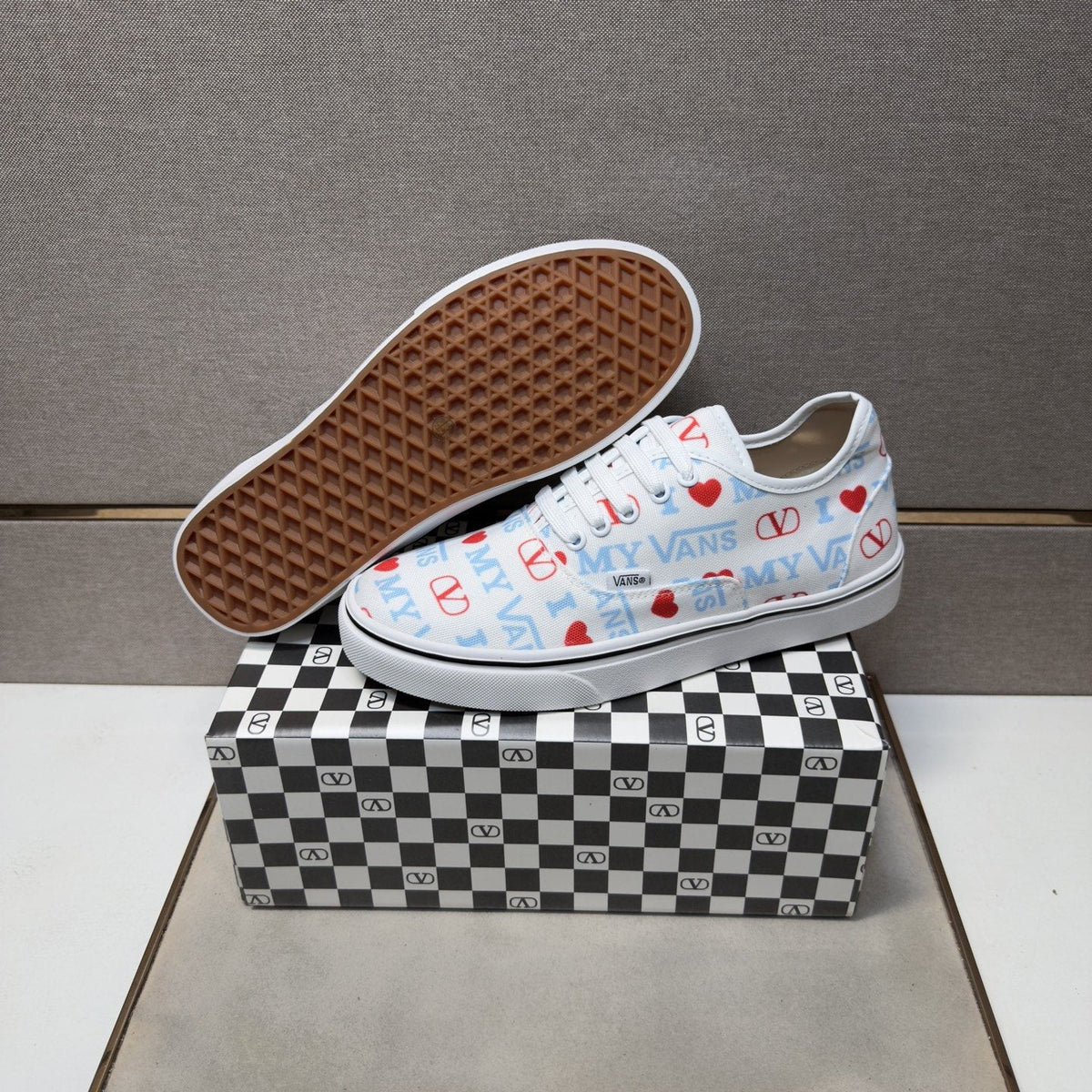 Vans White Graphic Low-Top Sneakers — detail