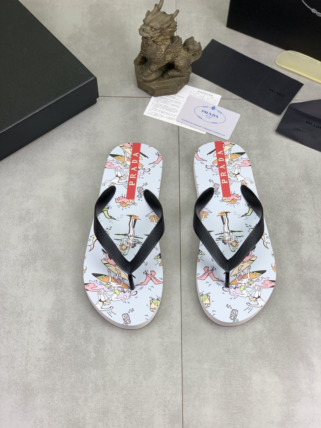 微商相册测试鞋子-Prada Printed Thong Flip-Flops — front