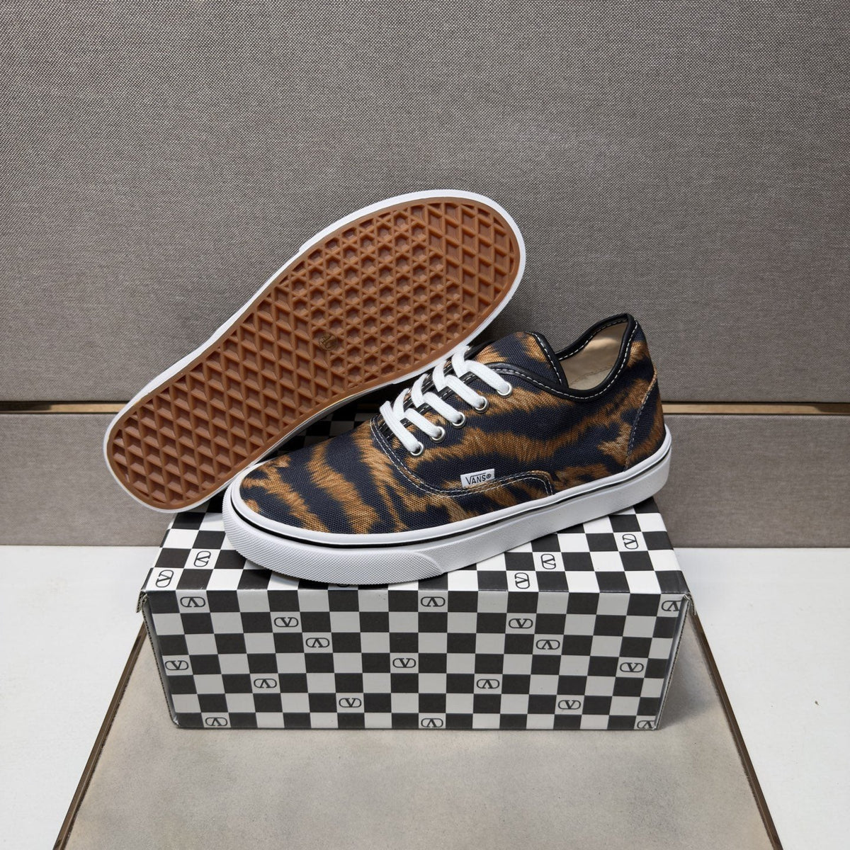 Vans Tiger Stripe Low-Top Sneakers — detail