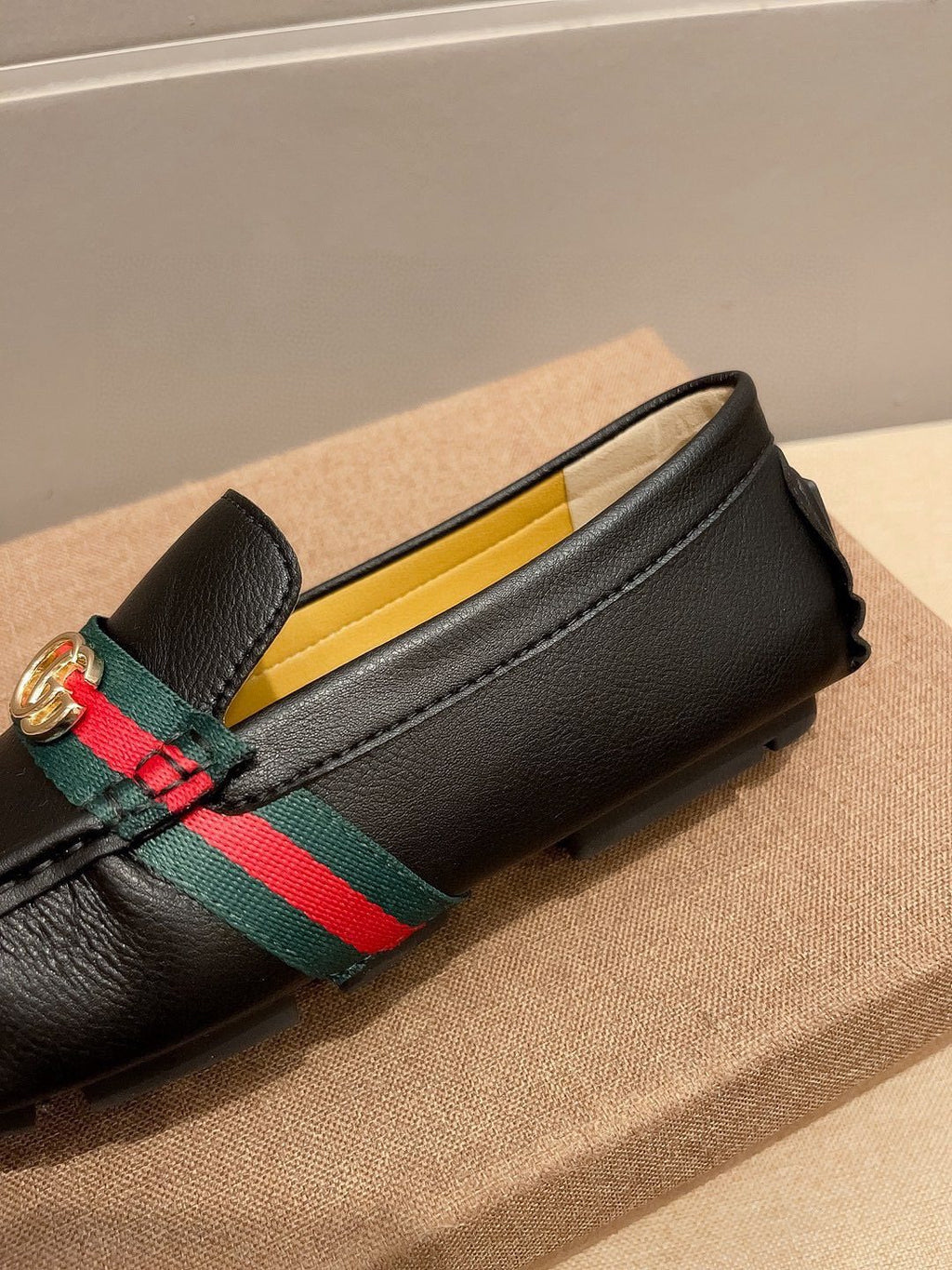 Gucci Black Stripe Driving Loafers — detail
