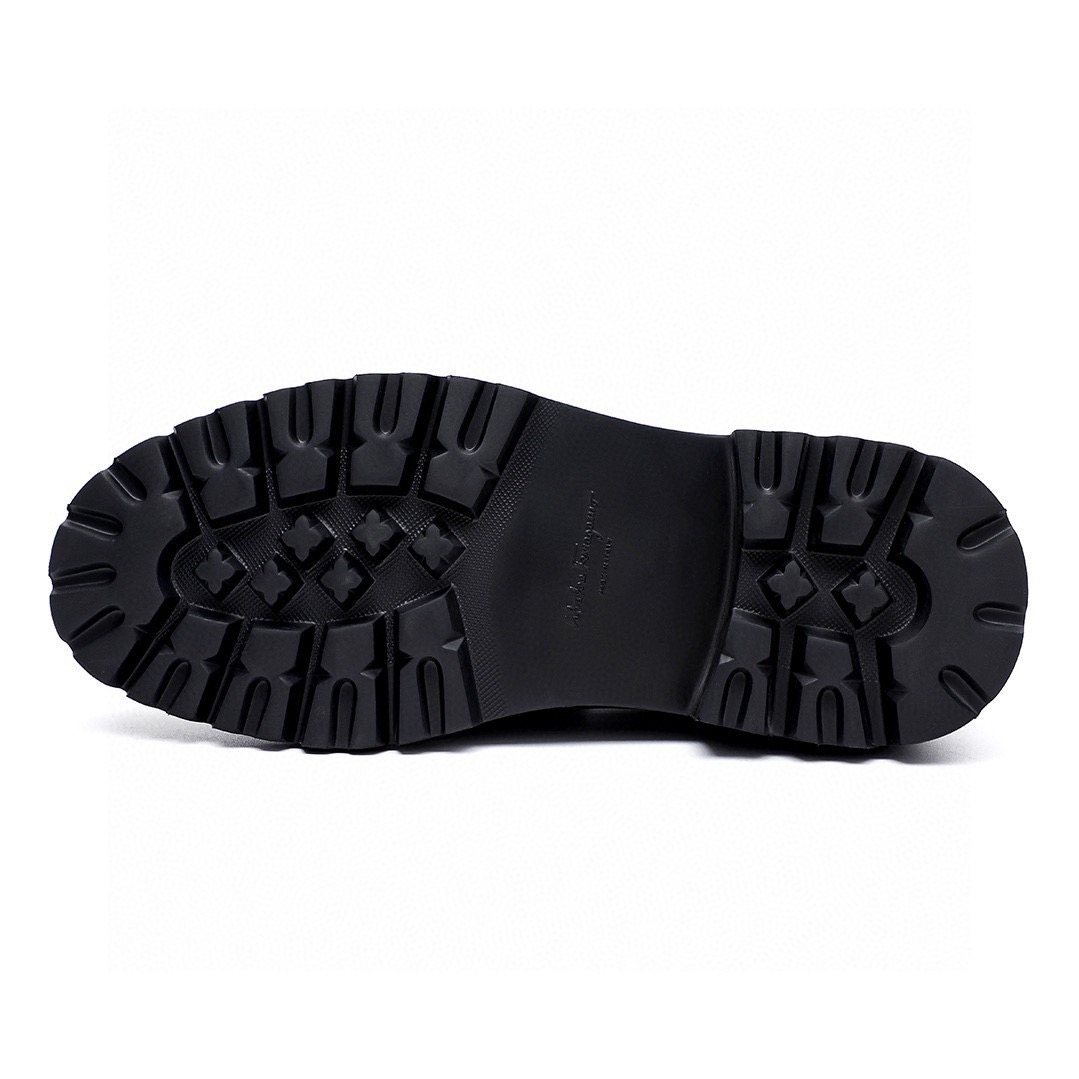 微商相册测试鞋子-Salvatore Ferragamo Black Embossed Lug Sole Loafers — detail