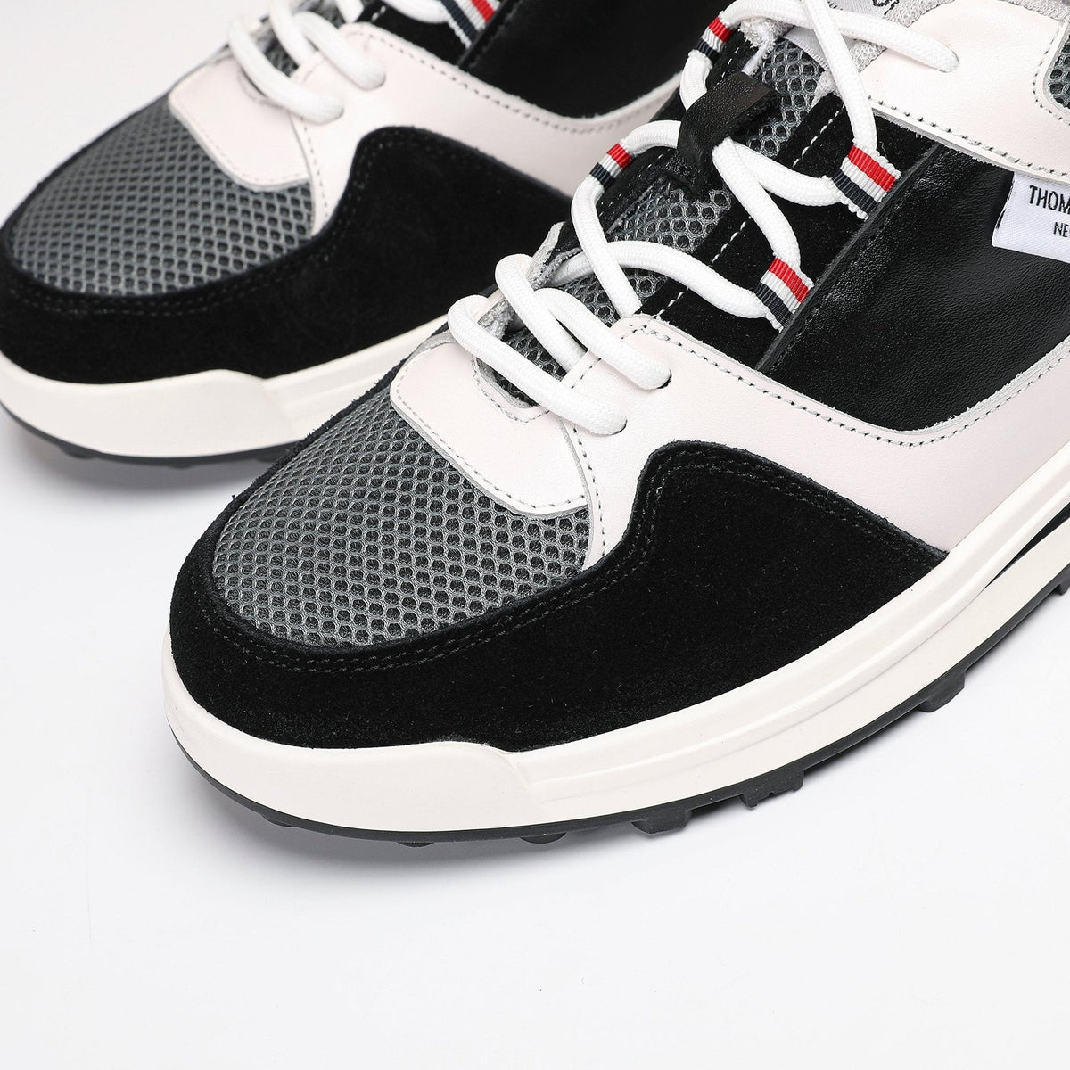 Thom Browne White Navy Panel Low-Top Sneakers — detail