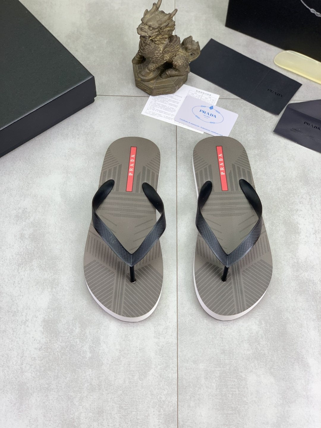 微商相册测试鞋子-Prada Gray and Black Flip-Flops — hero