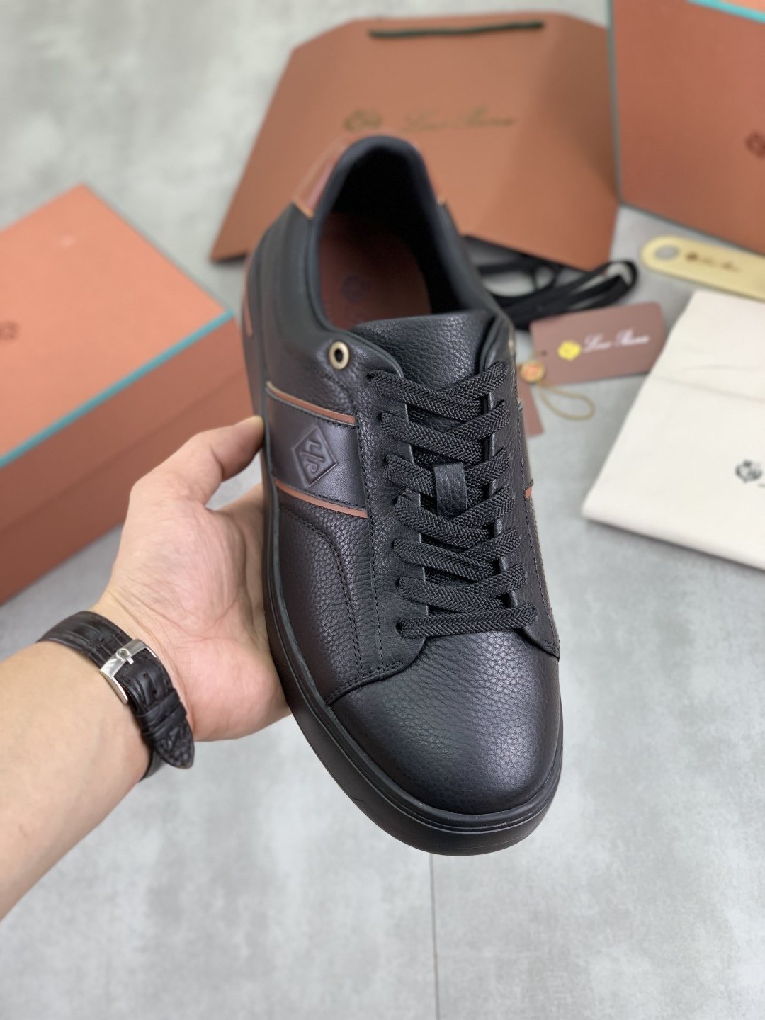 微商相册测试鞋子-Loro Piana Low-Top Sneakers with Brown Accents — front