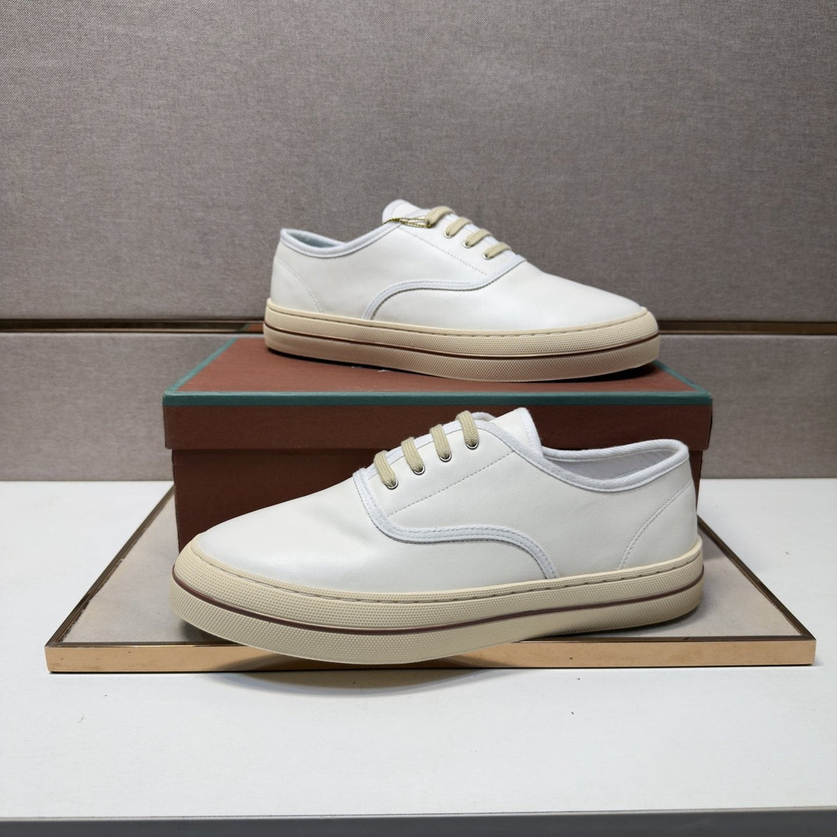 Men's Low-Top Lace-Up Sneakers — model