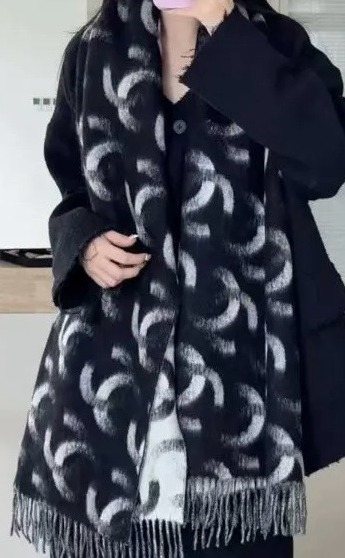 Chanel Black Fringed Patterned Scarf — model