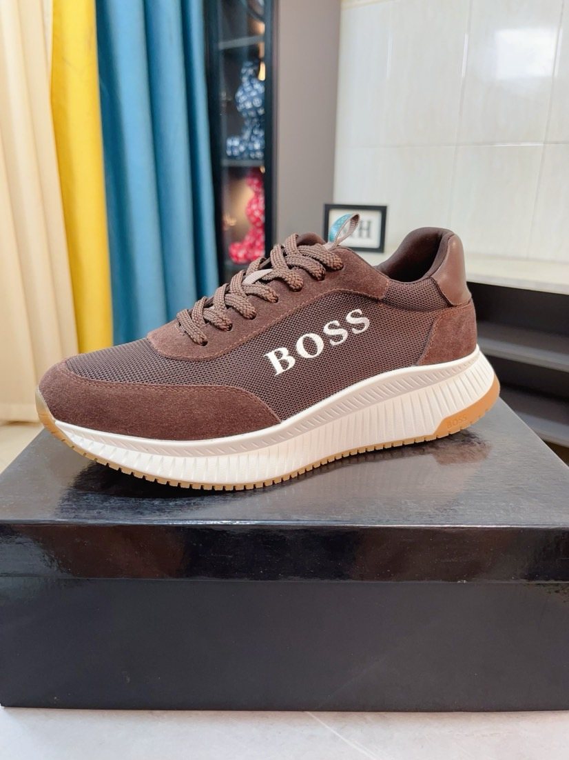 Hugo Boss Panelled Low-Top Sneakers — model
