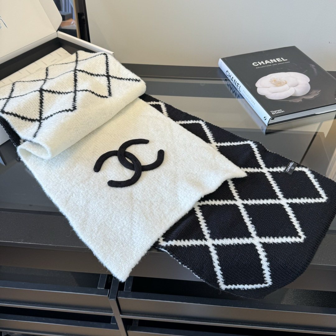 Chanel Black & White Diamond Knit Scarf — front