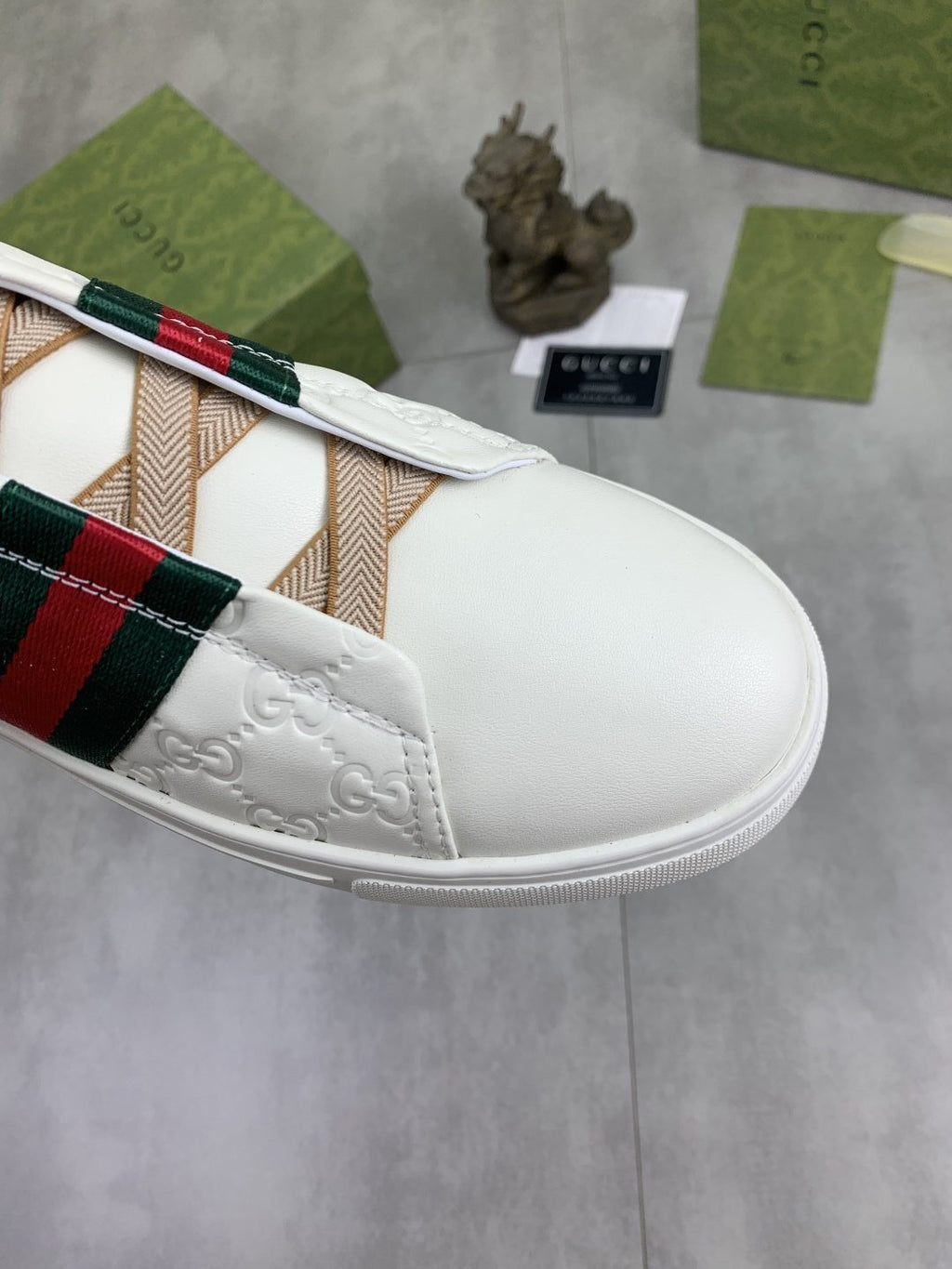 Gucci White Stripe Low-Top Sneakers — detail
