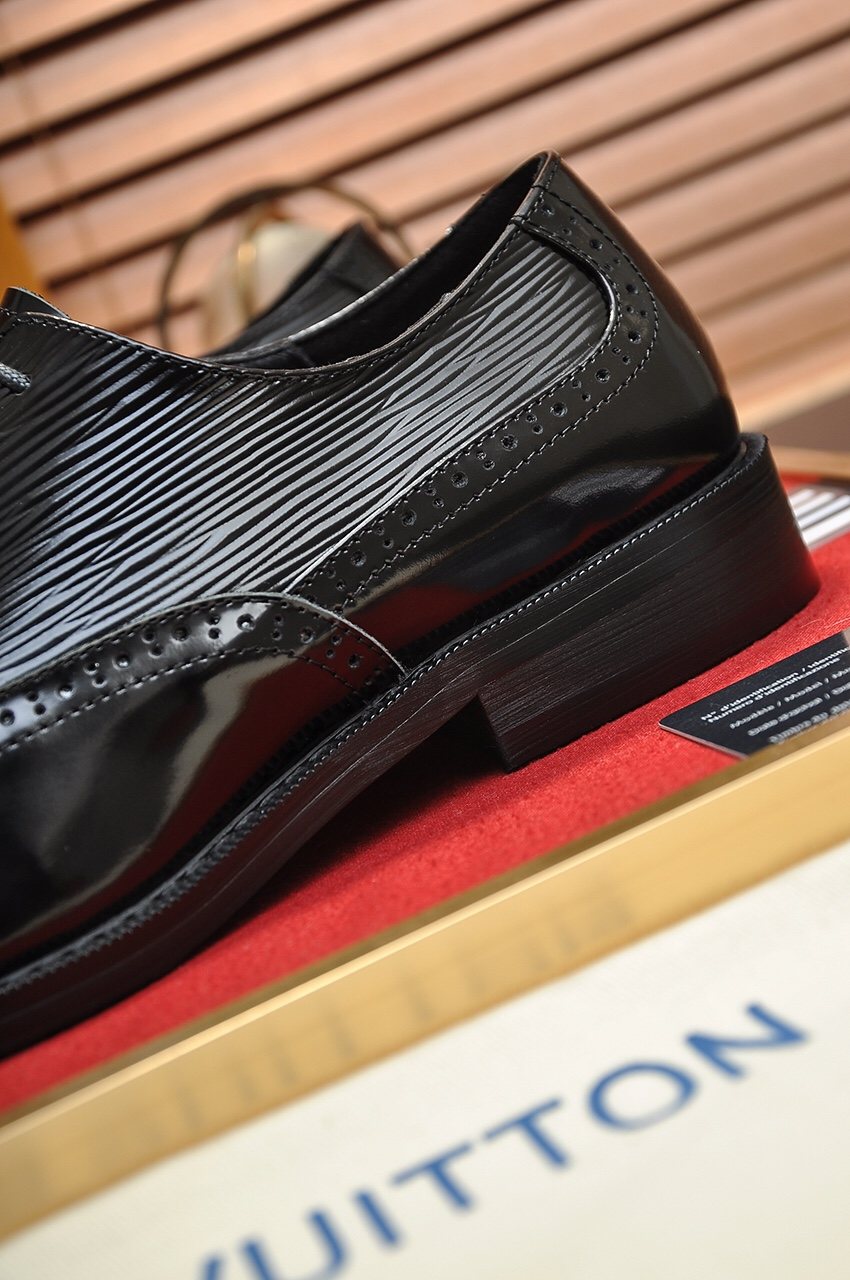Louis Vuitton Textured Panel Lace-Up Dress Shoes — detail