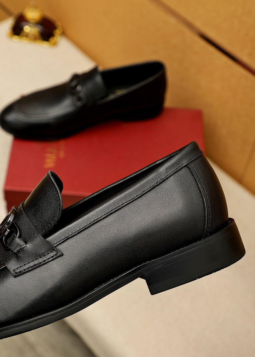 微商相册测试鞋子-Valentino Tapered Toe Loafers — back