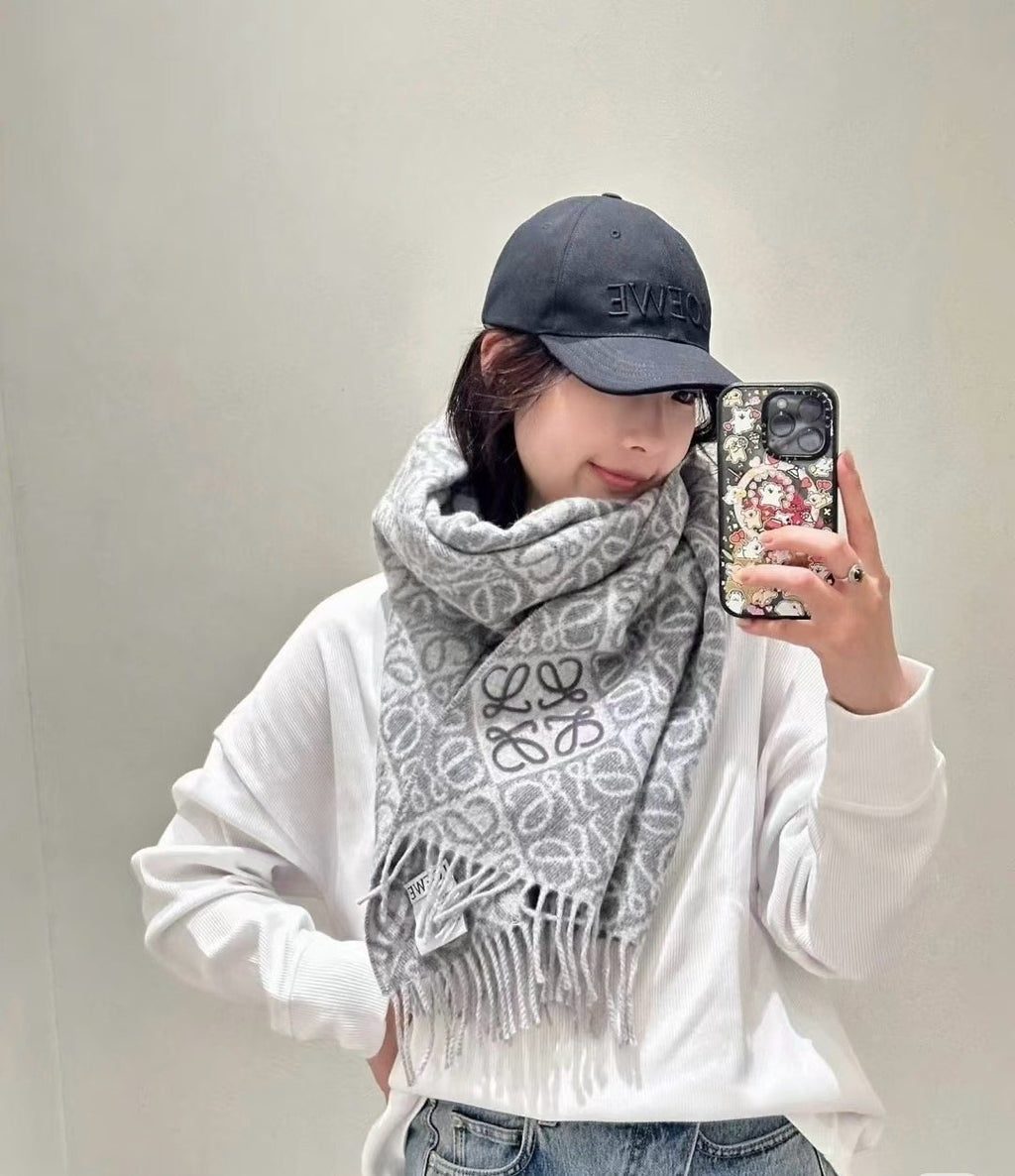Loewe Reversible Fringe Pattern Scarf — model