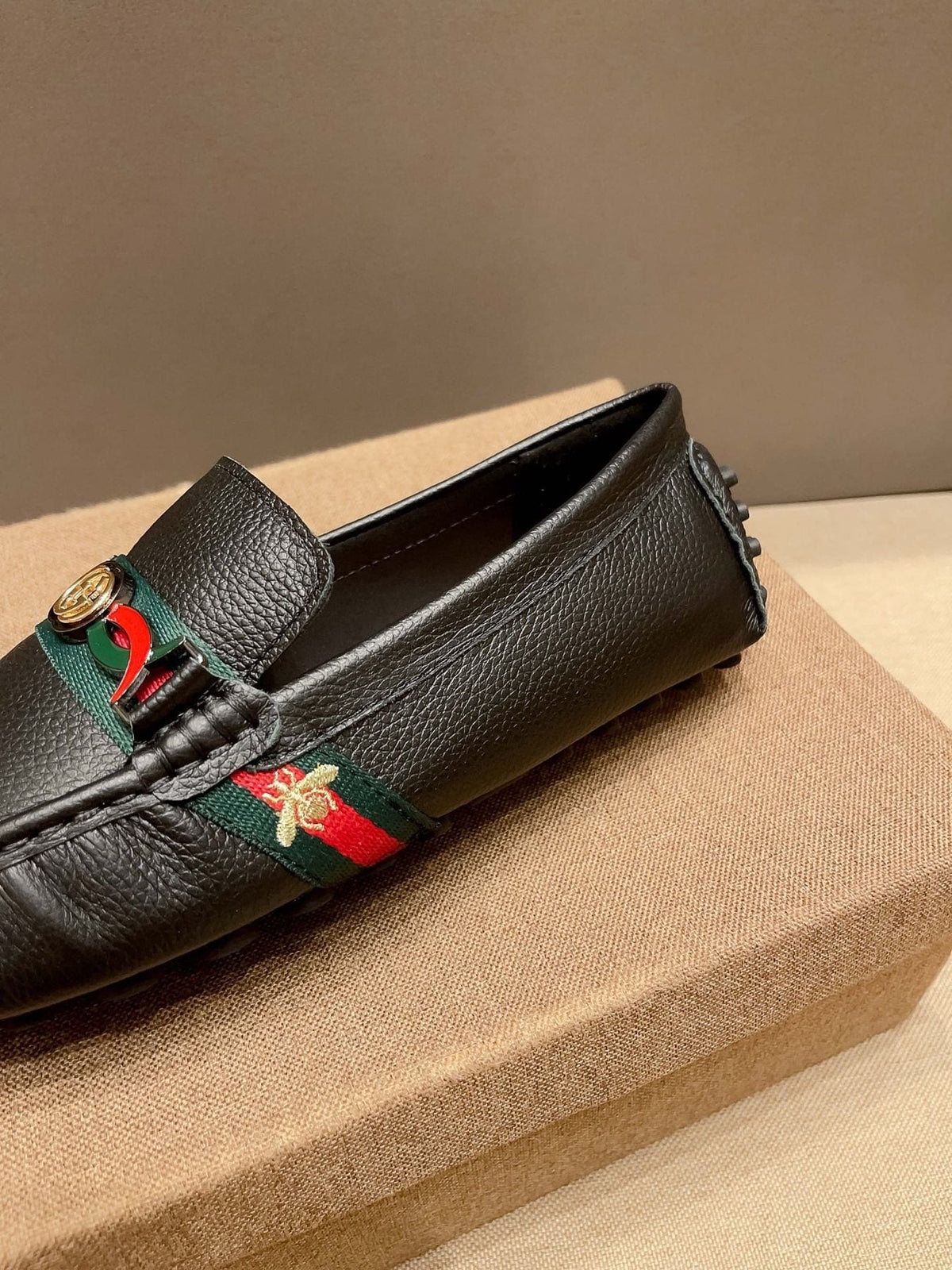 Gucci Web Accent Driving Loafers — detail