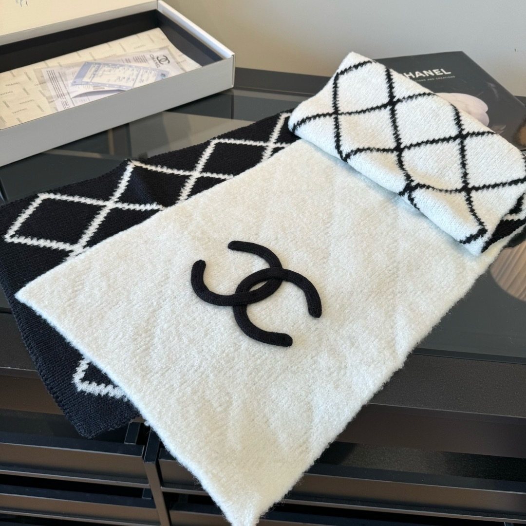 Chanel Black & Ivory Knit Scarf — side