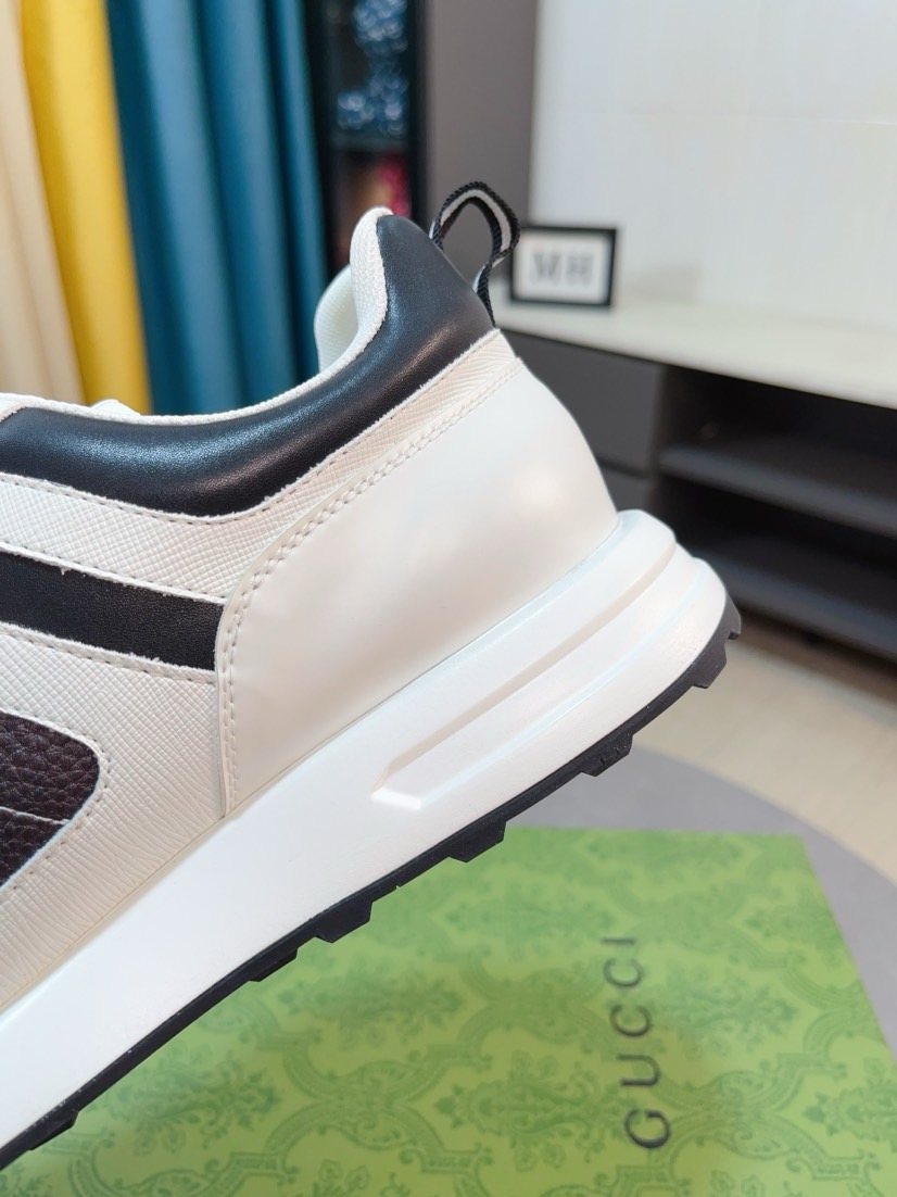 Gucci Contrast Panel Low-Top Sneakers — detail