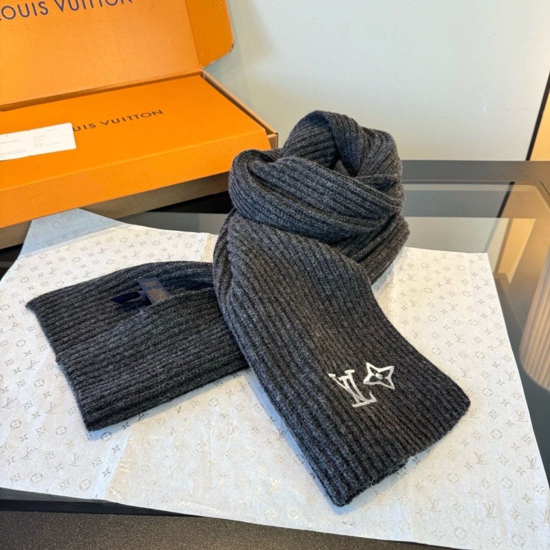 Louis Vuitton Rib-Knit Beanie & Scarf Set — side