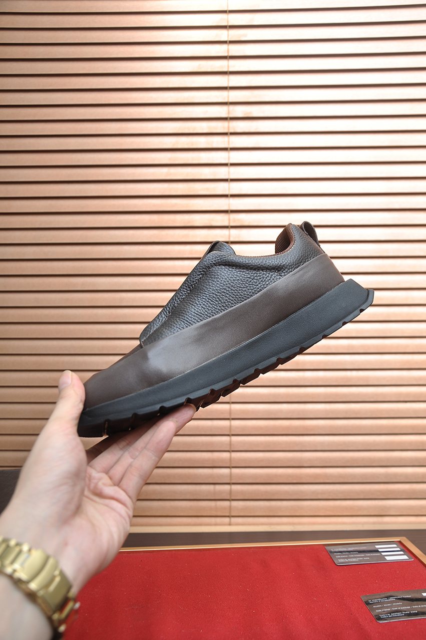 Armani Eagle-Accent Low-Top Sneakers — side