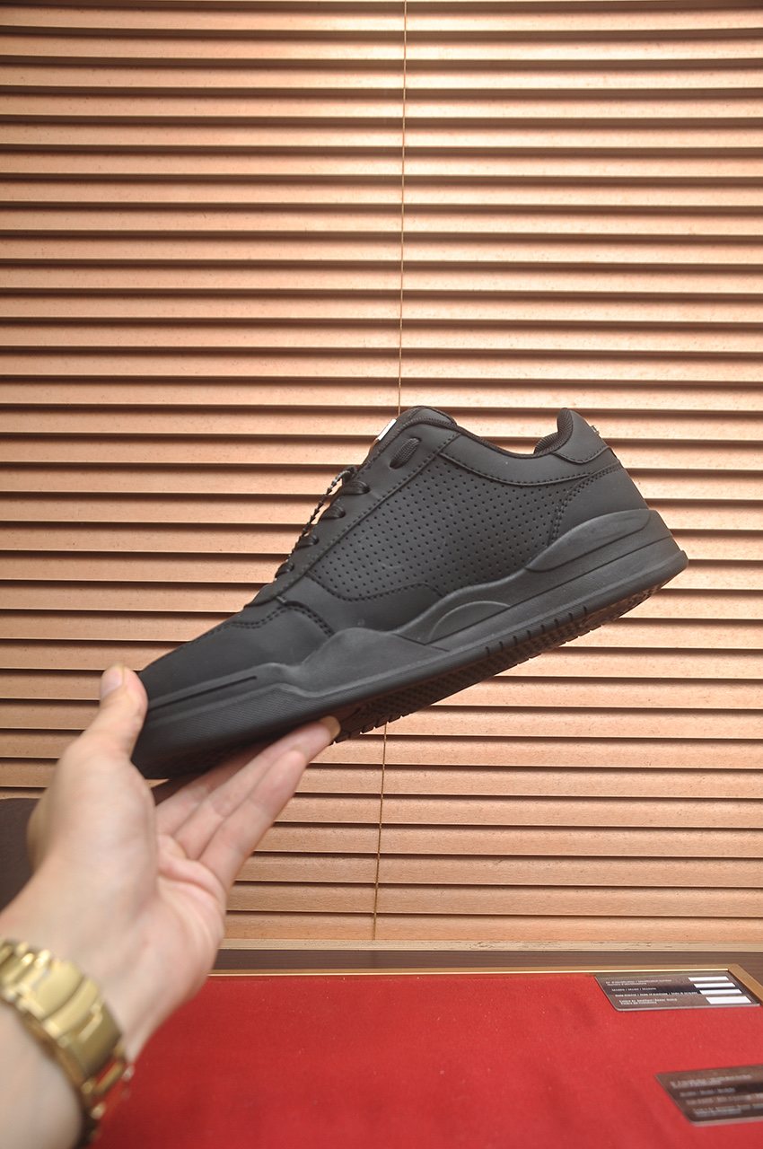 Philipp Plein Paneled Low-Top Sneakers — model