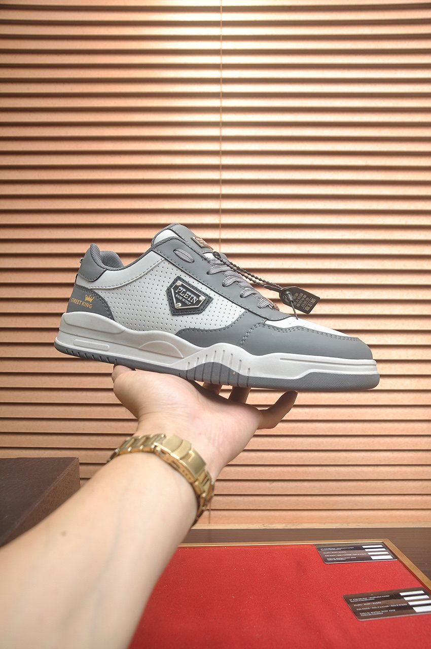 Philipp Plein Paneled Low-Top Sneakers — model