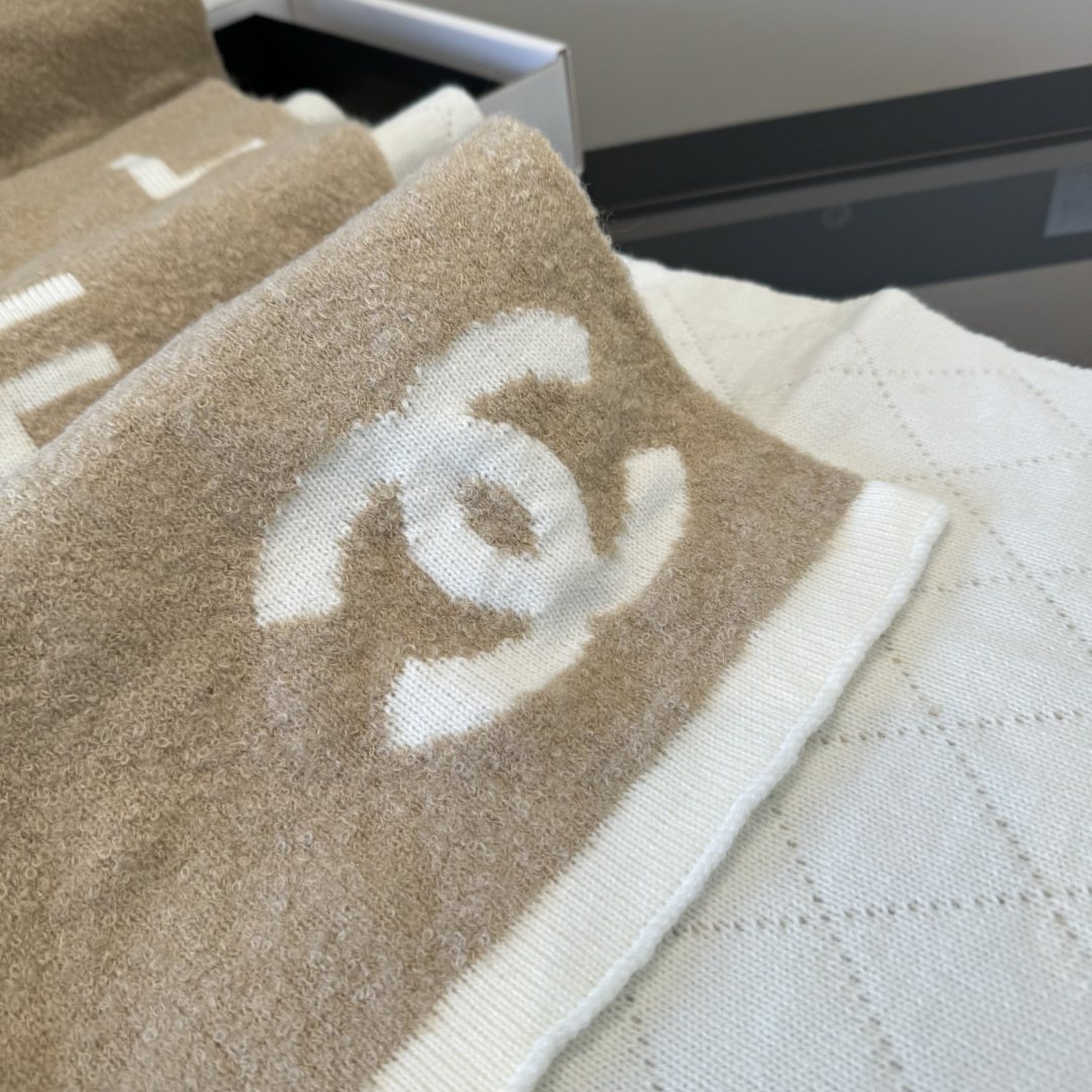 Chanel Beige and Cream Motif Knitted Scarf — detail