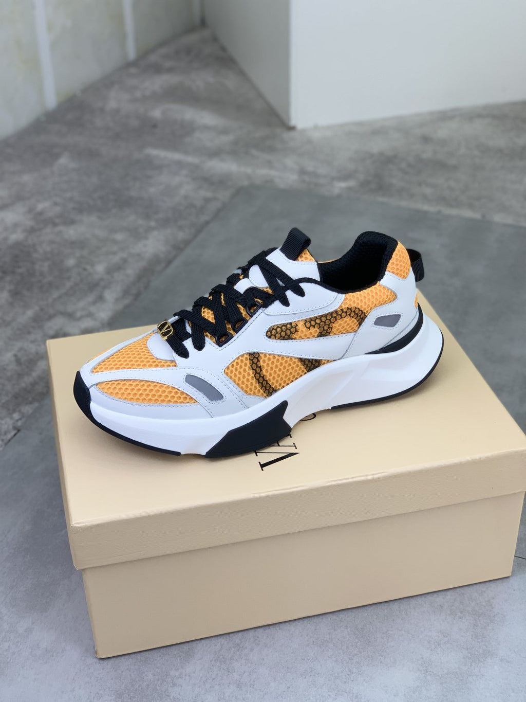微商相册测试鞋子-Valentino Mesh Panel Sneakers — side