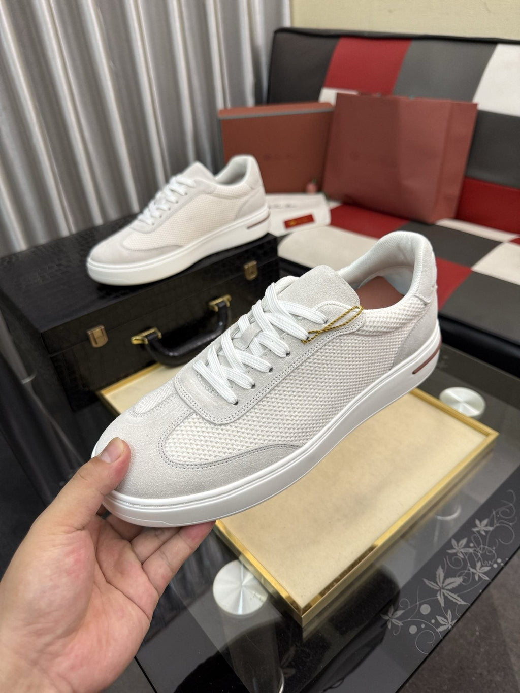 微商相册测试鞋子-Textured Panel Low-Top Sneakers — front