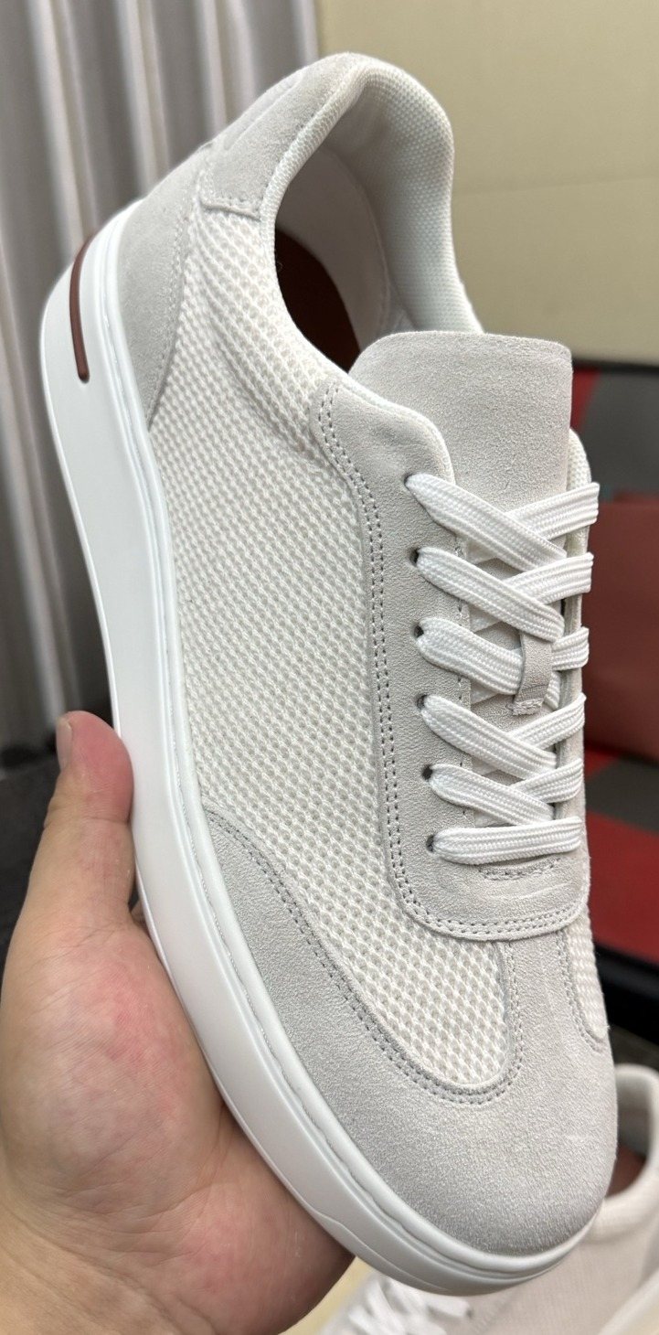 微商相册测试鞋子-Textured Panel Low-Top Sneakers — hero