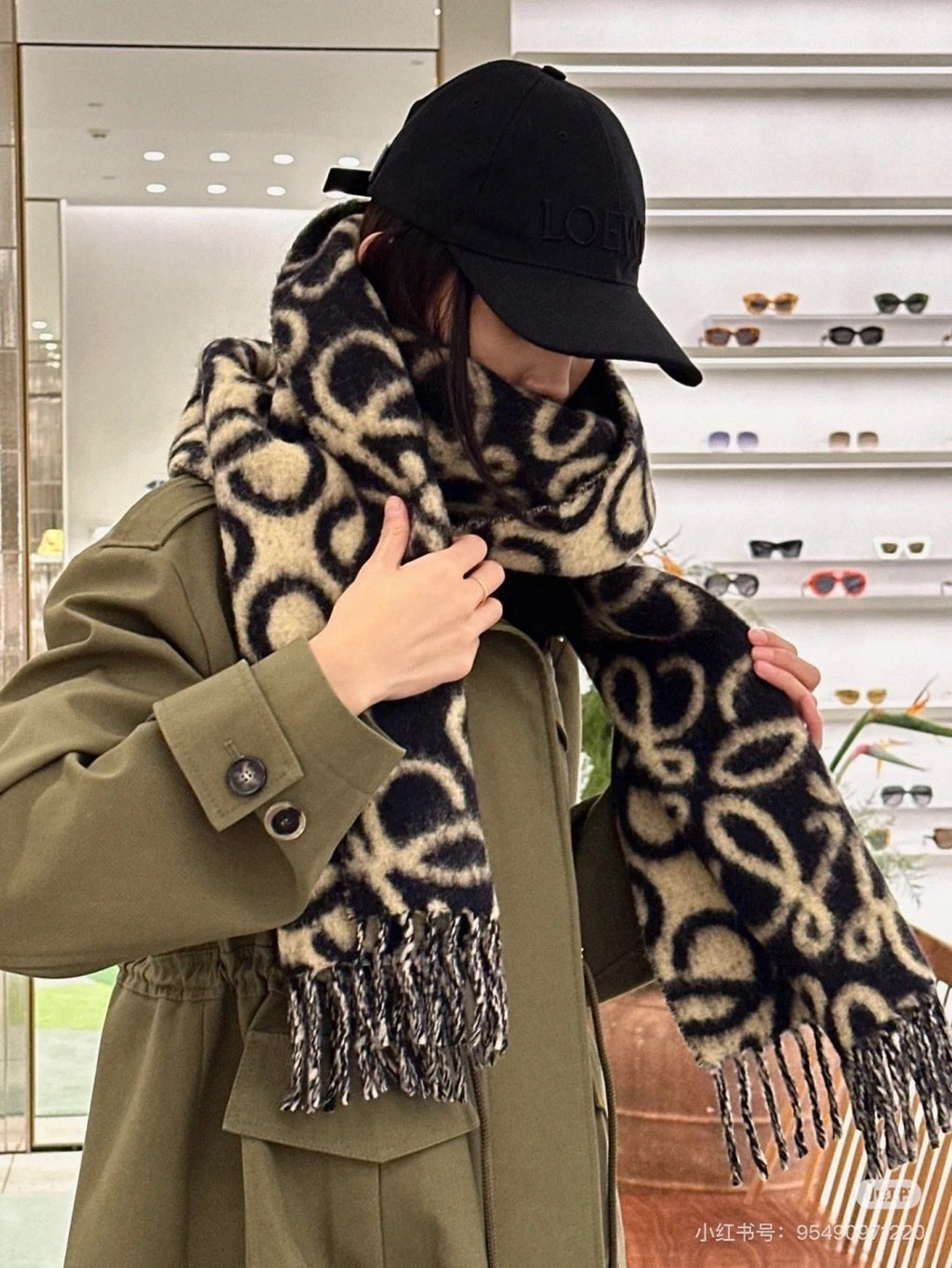 LOEWE Loop-Pattern Fringed Scarf — model